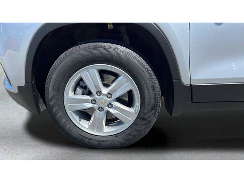 Certified 2022 Chevrolet Trax LT w/ LT Convenience Package AWD/4WD image 34