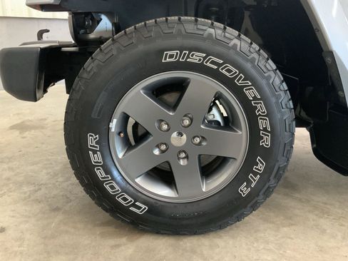 Used 2015 Jeep Wrangler Unlimited Sport AWD/4WD image 37