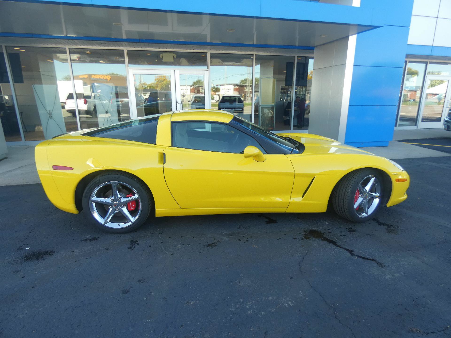 Used 2013 Chevrolet Corvette Coupe w/ 3LT Preferred Equipment Group RWD image 2