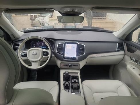 Certified 2024 Volvo XC90 B6 Plus w/ Protection Package image 8