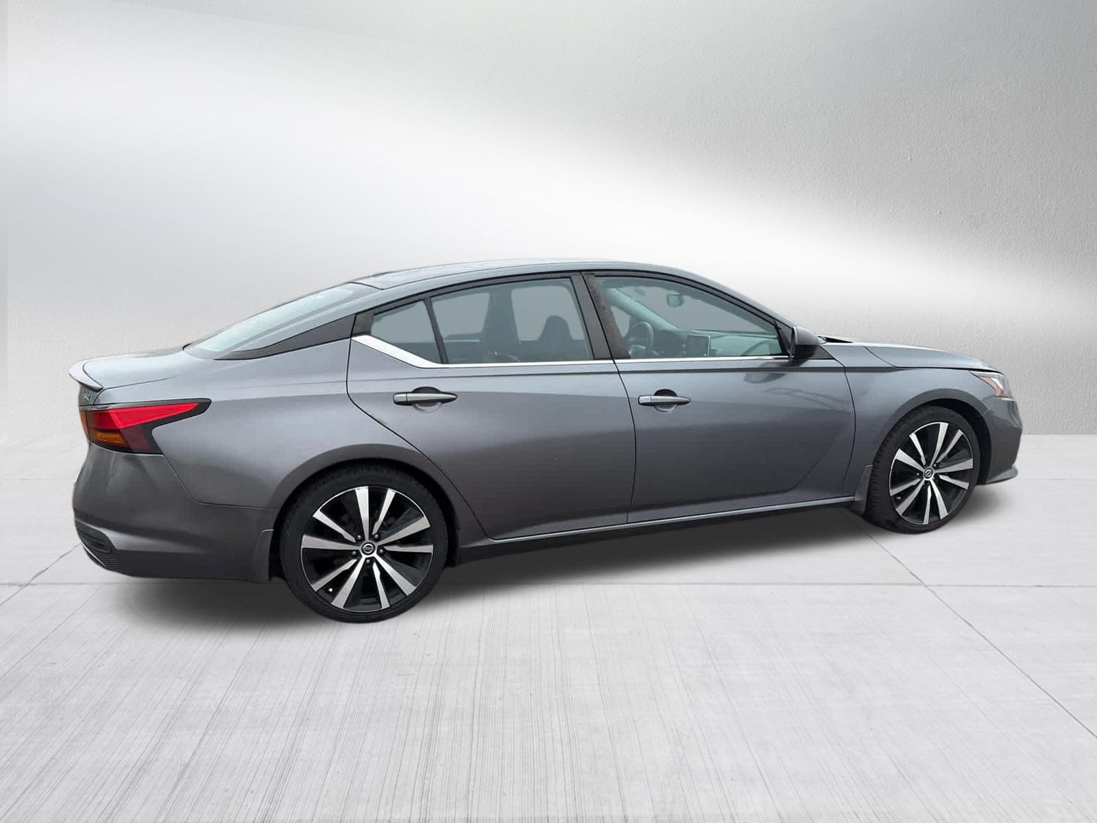 Used 2020 Nissan Altima 2.5 SR FWD image 8