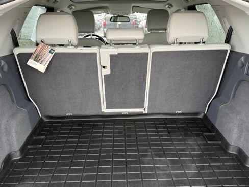 Used 2017 Land Rover Discovery Sport HSE image 10