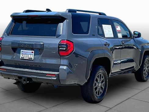 Used 2025 Toyota 4Runner SR5 AWD/4WD image 12