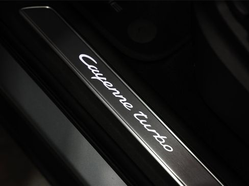 Used 2022 Porsche Cayenne Turbo image 33