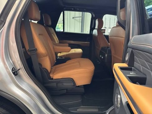 Used 2024 Ford Expedition Platinum AWD/4WD image 28