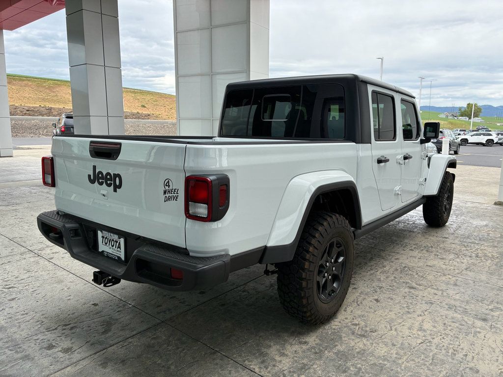 Used 2023 Jeep Gladiator Sport AWD/4WD image 7
