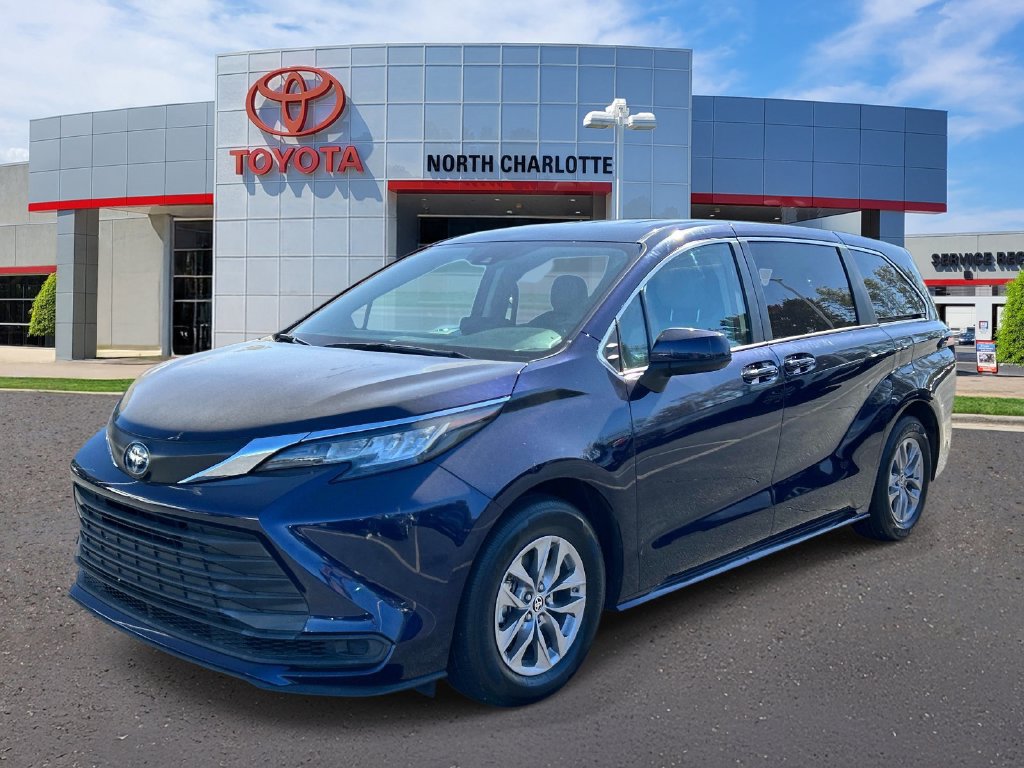 Used 2022 Toyota Sienna LE AWD/4WD image 5