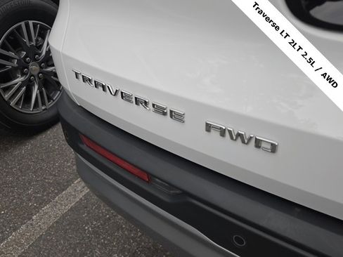 Used 2025 Chevrolet Traverse LT image 10