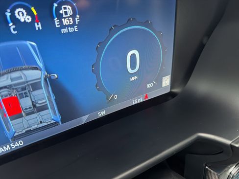 New 2026 Ford F250 Platinum w/ FX4 Off-Road Package image 17