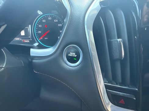 Used 2019 Chevrolet Traverse LT w/ LT Premium Package AWD/4WD image 23