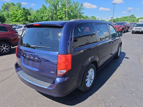 Used 2016 Dodge Grand Caravan SXT FWD image 3