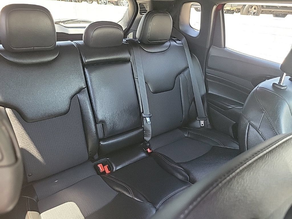 Used 2025 Jeep Compass Trailhawk AWD/4WD image 46