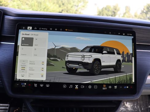 Used 2024 Rivian R1S Adventure Quad AWD/4WD image 30
