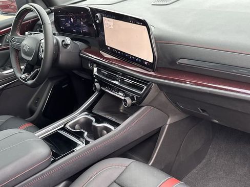 Certified 2025 Chevrolet Traverse RS image 32