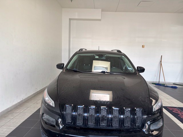 Used 2018 Jeep Cherokee Latitude w/ Altitude Package FWD image 4