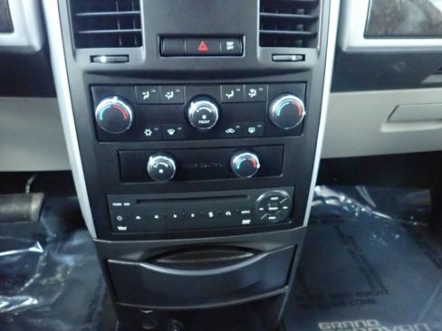 Used 2009 Dodge Grand Caravan SXT w/ Entertainment Group 2 image 7