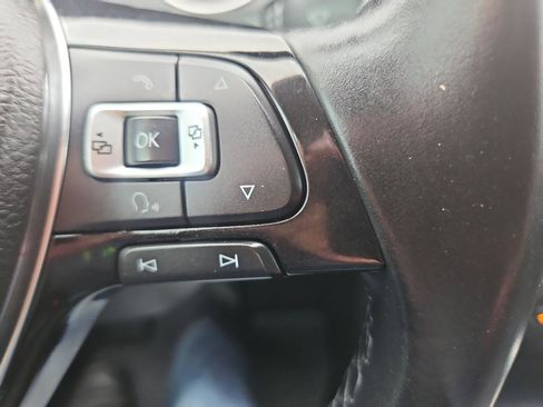 Used 2018 Volkswagen Tiguan SE w/ 3rd Row Seat Package image 26