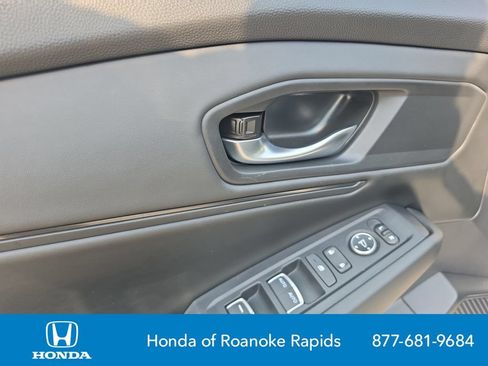 Used 2025 Honda Accord SE image 11
