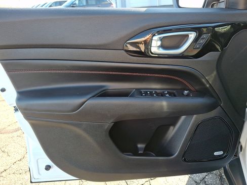 Used 2023 Jeep Compass Trailhawk w/ Trailhawk Elite Group image 12