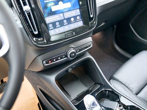 New 2026 Volvo XC40 B5 Ultra w/ Climate Package AWD/4WD image 16