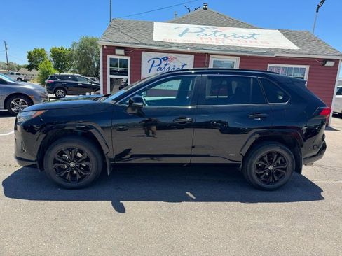 Used 2022 Toyota RAV4 SE AWD/4WD image 2
