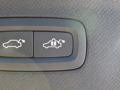 Used 2020 Volvo XC90 T6 Inscription w/ Protection Package Premier image 17