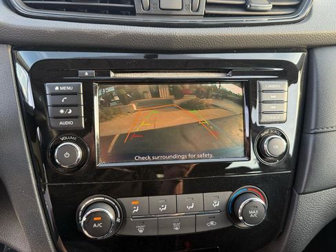 Used 2018 Nissan Rogue S image 19