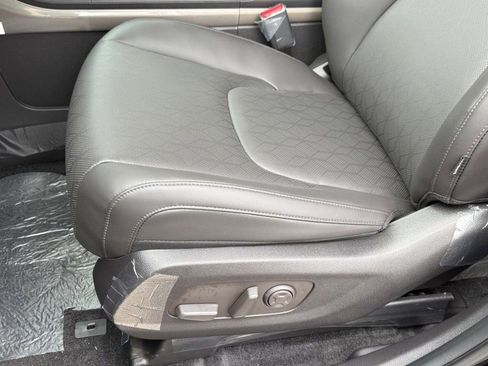 New 2026 Kia Carnival EX FWD image 25