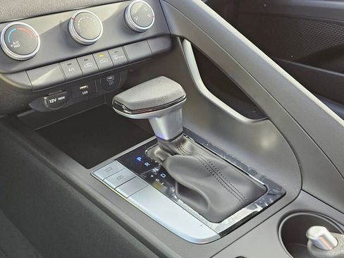 Used 2025 Hyundai Elantra SE image 23