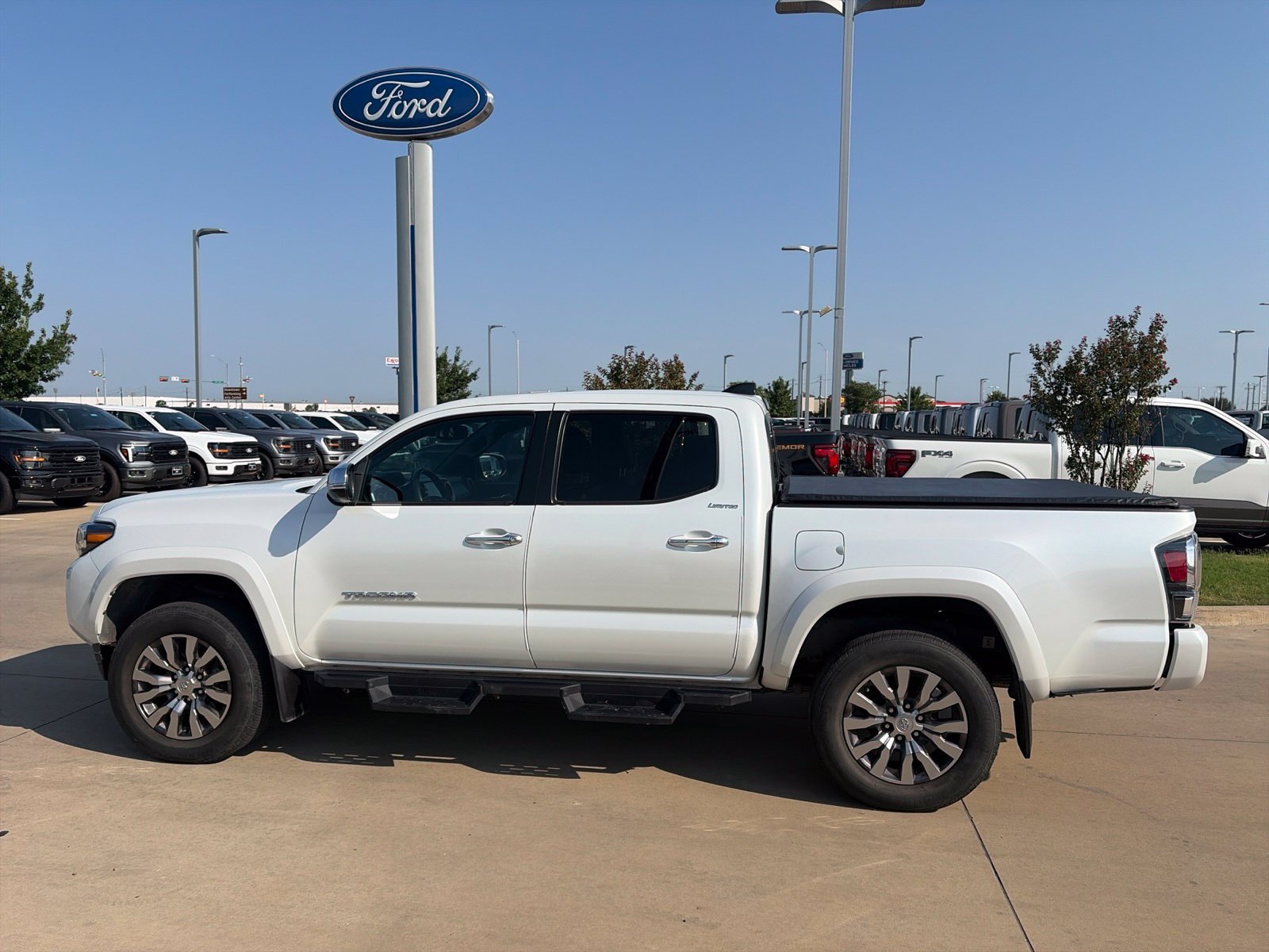 Used 2021 Toyota Tacoma Limited AWD/4WD image 4