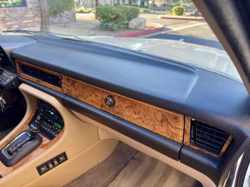 Used 1988 Jaguar XJ6 image 92