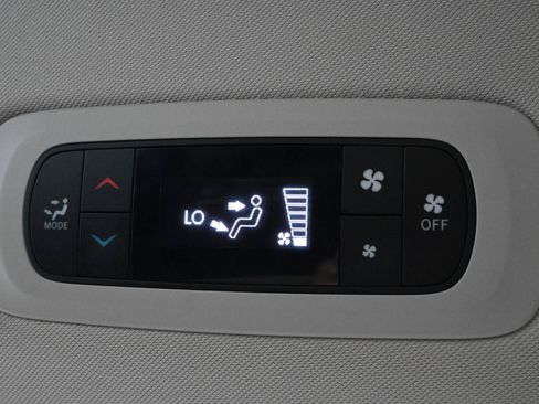 Used 2021 Chrysler Voyager LX FWD image 39