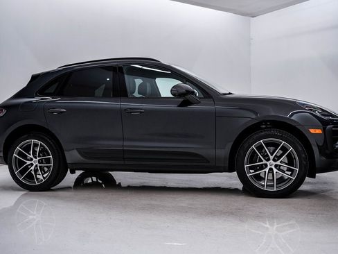 Certified 2025 Porsche Macan image 9