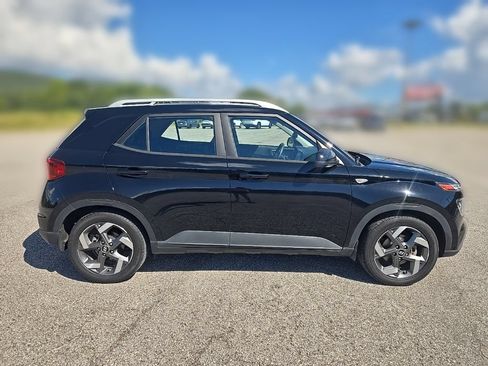 Used 2022 Hyundai Venue SEL FWD image 13
