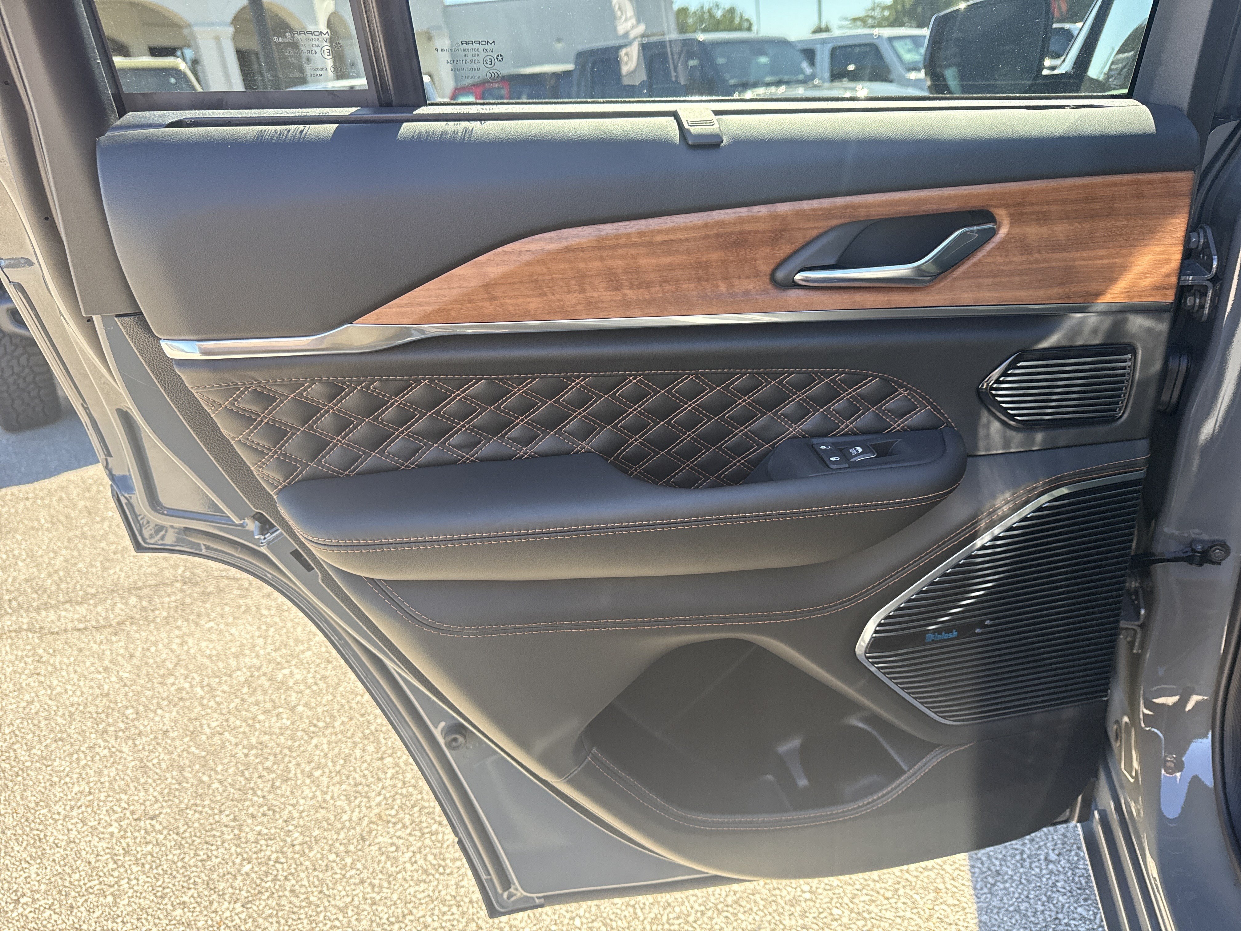 New 2027 Jeep Grand Cherokee Summit AWD/4WD image 23