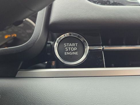 New 2025 Mitsubishi Outlander SE image 20