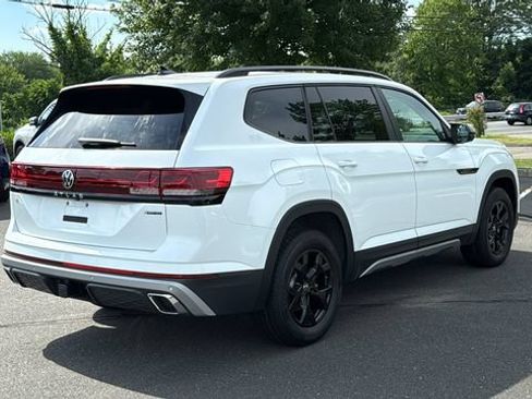 Used 2025 Volkswagen Atlas Peak Edition SE AWD/4WD image 4