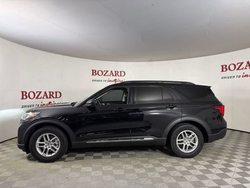 Certified 2025 Ford Explorer Active w/ Active Comfort Package RWD image 5