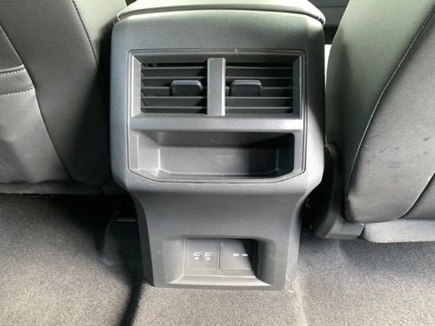 Used 2023 Volkswagen Atlas Cross Sport SE FWD image 31