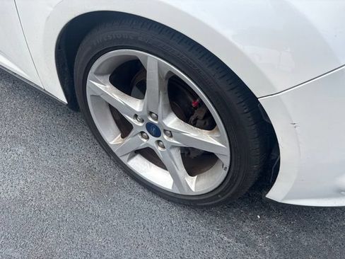 Used 2014 Ford Focus Titanium FWD image 4