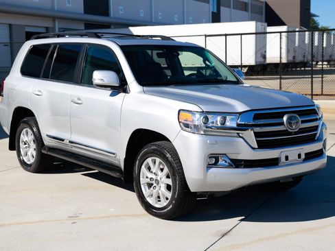 Used 2017 Toyota Land Cruiser image 20
