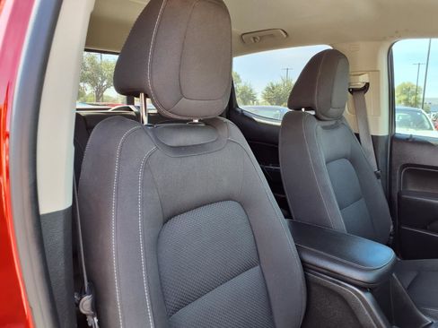 Used 2021 Chevrolet Colorado LT w/ Safety Package RWD image 12