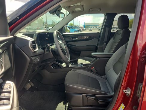 Used 2025 Chevrolet TrailBlazer LS w/ LS Convenience Package FWD image 12