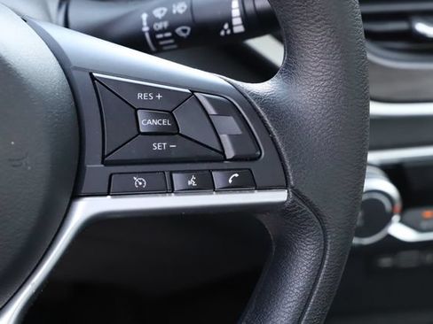 Used 2025 Nissan Altima 2.5 SV FWD image 23