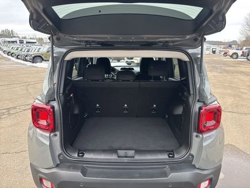 Used 2021 Jeep Renegade Latitude w/ Luxury Group I image 5