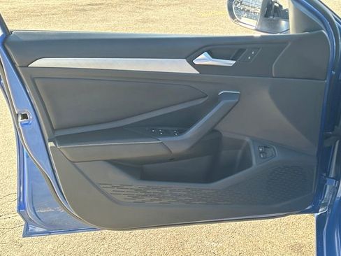 Used 2024 Volkswagen Jetta SE image 11