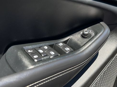Used 2024 Jeep Grand Cherokee Laredo X w/ Luxury Tech Group I AWD/4WD image 19