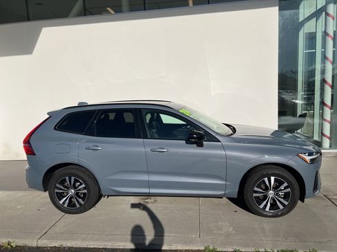 Used 2024 Volvo XC60 B5 Core image 5