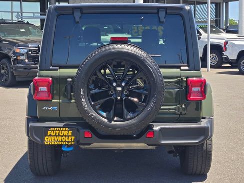 Used 2022 Jeep Wrangler Unlimited Sahara AWD/4WD image 5