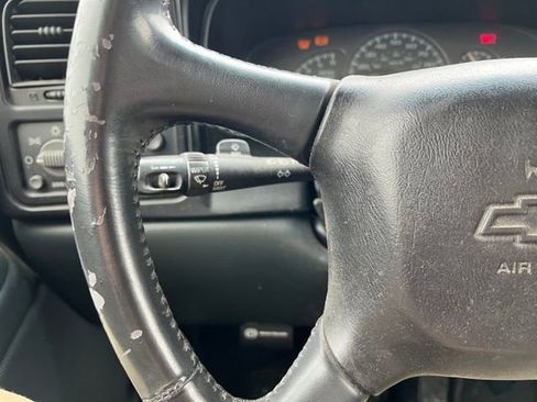 Used 2001 Chevrolet Silverado 1500 LS w/ Firm Ride Suspension Pkg RWD image 19